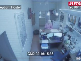 Letsdoeit - slutty tjeckiska tonårs creampied i den hostel badrum