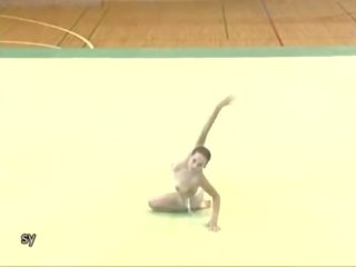 Corina face toples gymnastics